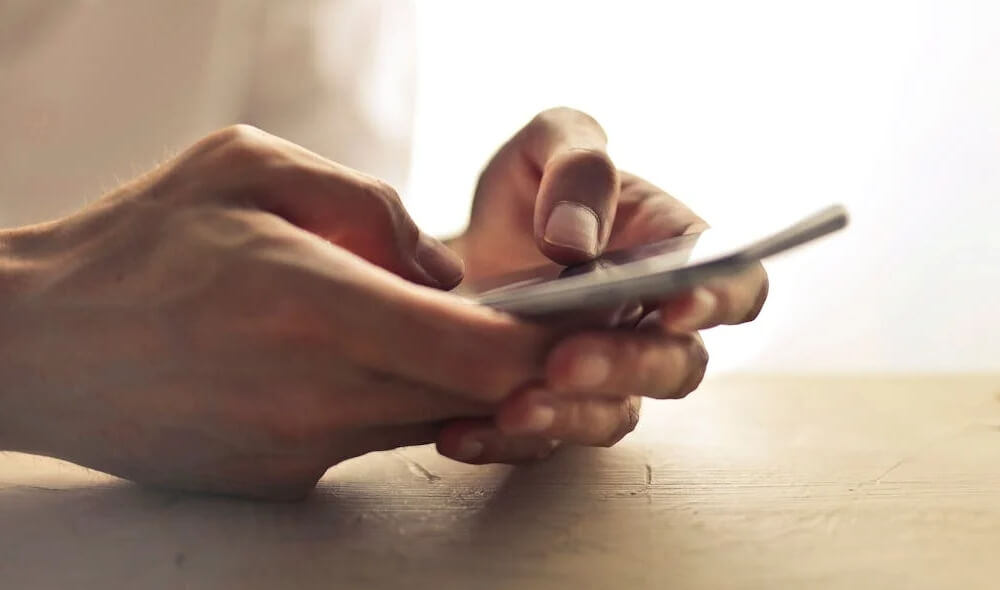 Zeichen f&uuml;r eine Handy Spionage-App