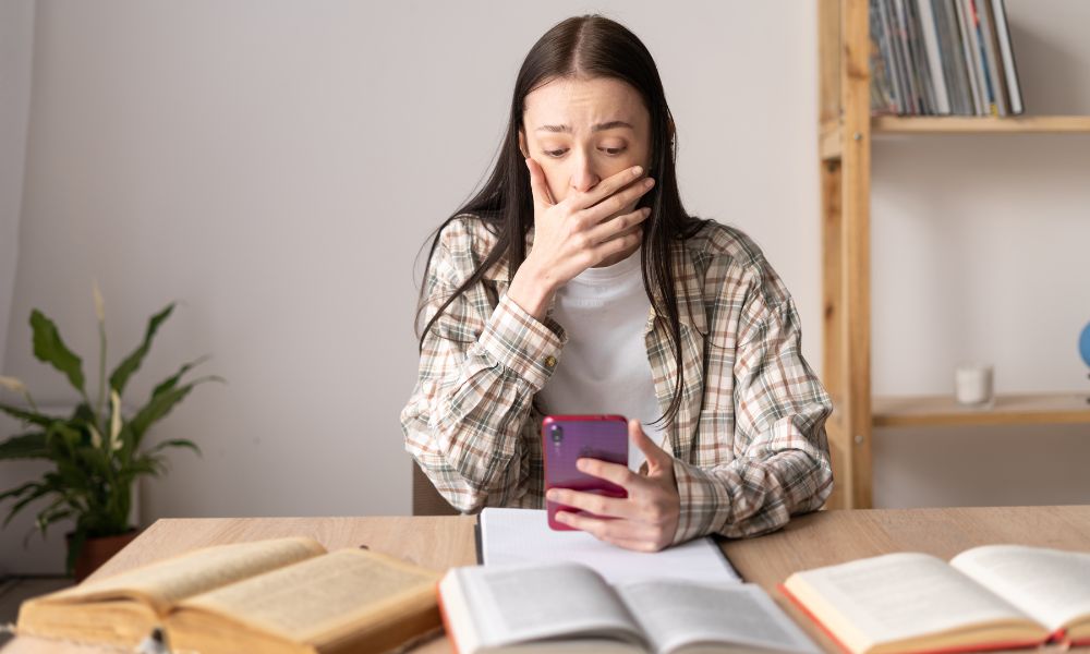 Qu&eacute; se puede hacer con una app esp&iacute;a