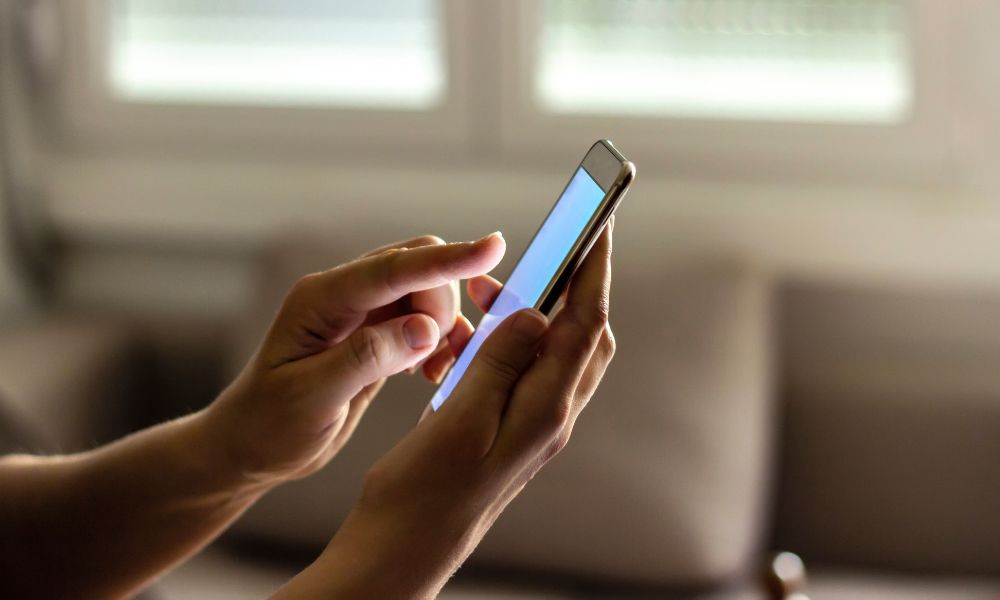 Se&ntilde;ales de que alguien est&aacute; espiando tu tel&eacute;fono