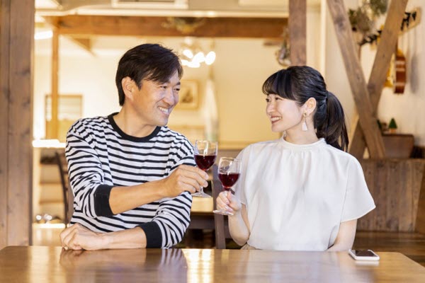 浮気調査の費用を抑えるには